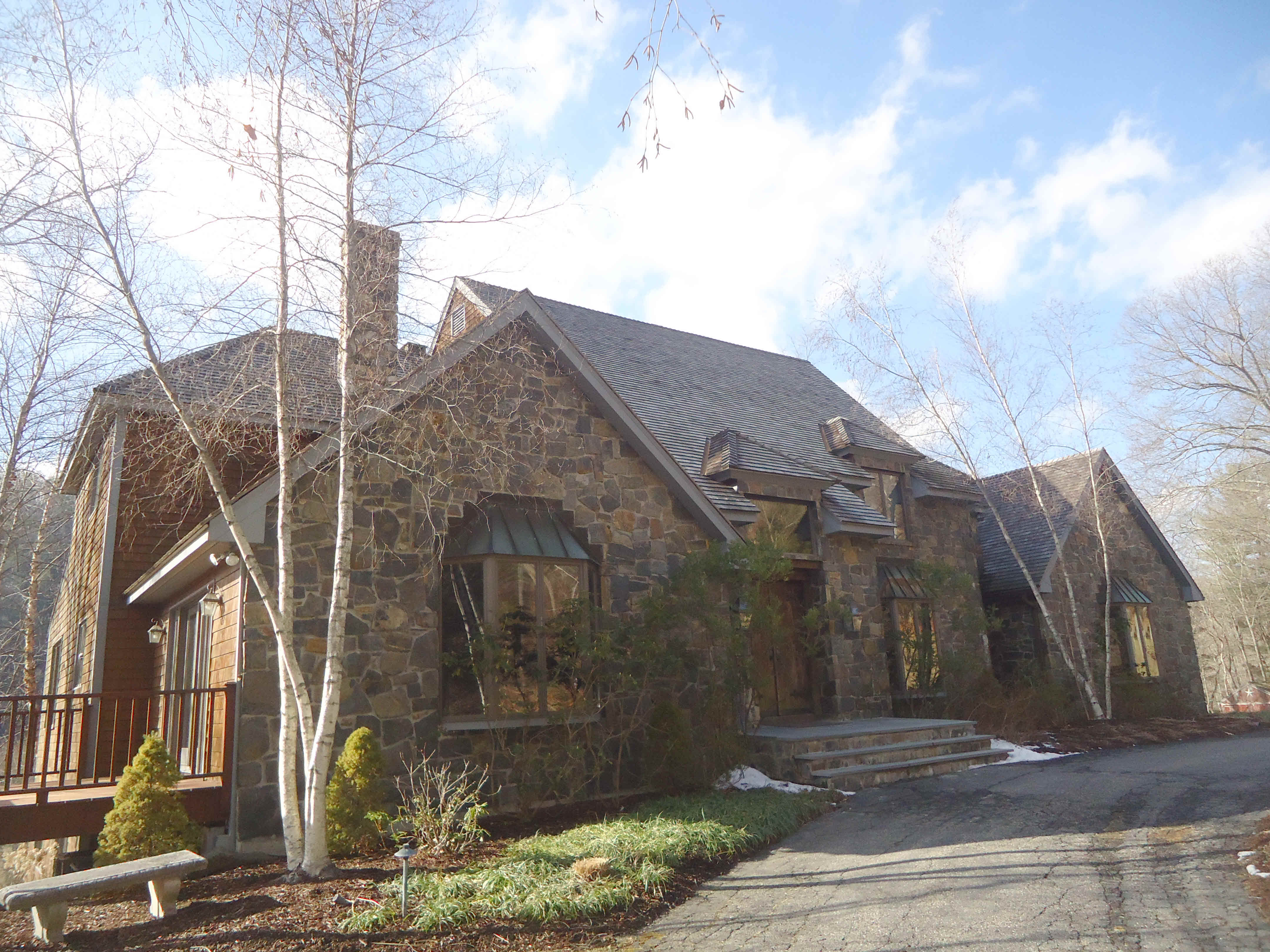 Building photograph for 70 LILLINONAH LAKE RD SOUTH